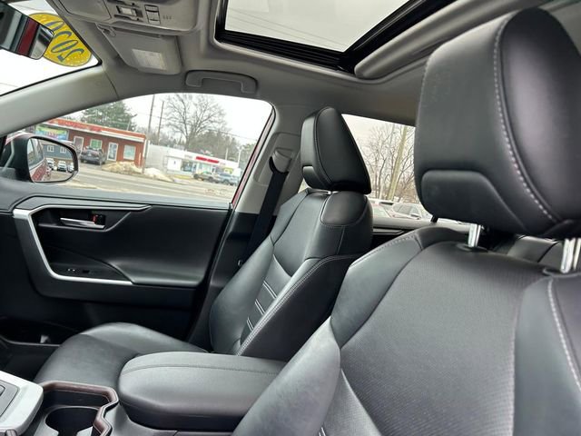 Used 2020 Toyota RAV4 Limited image 12