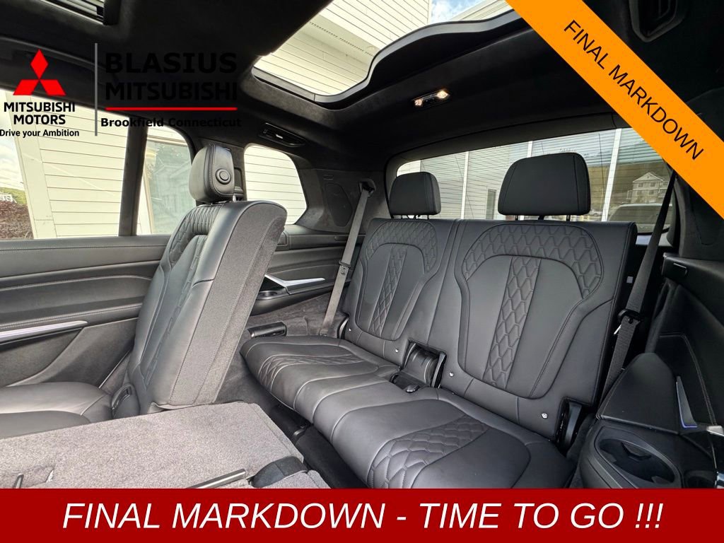 Used 2025 BMW X7 M60i w/ Climate Comfort Package image 22
