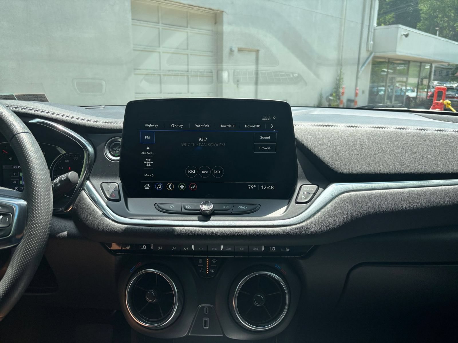 Used 2025 Chevrolet Blazer LT FWD image 17
