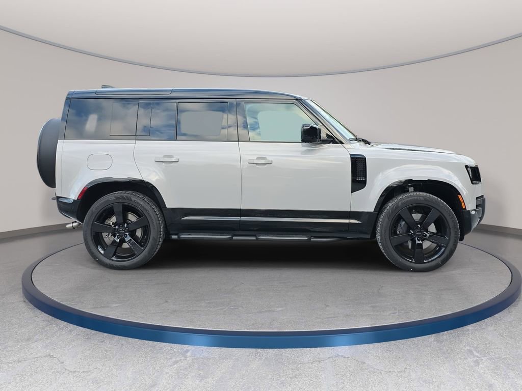 New 2026 Land Rover Defender 110 X-Dynamic SE image 4