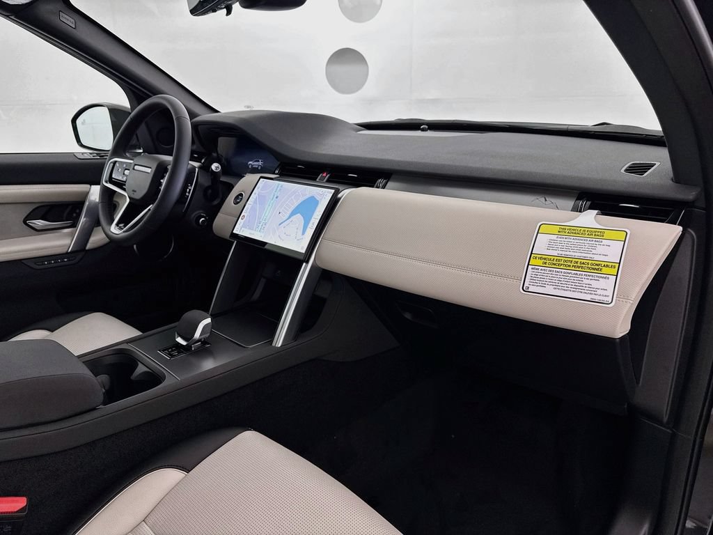 New 2026 Land Rover Discovery Sport Landmark AWD/4WD image 31