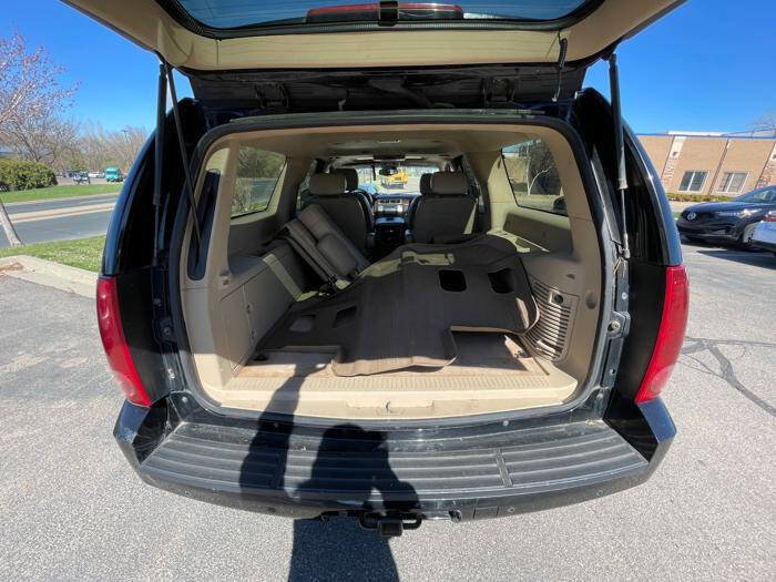 Used 2007 GMC Yukon XL SLT w/ SLT Preferred Equipment Group AWD/4WD image 25