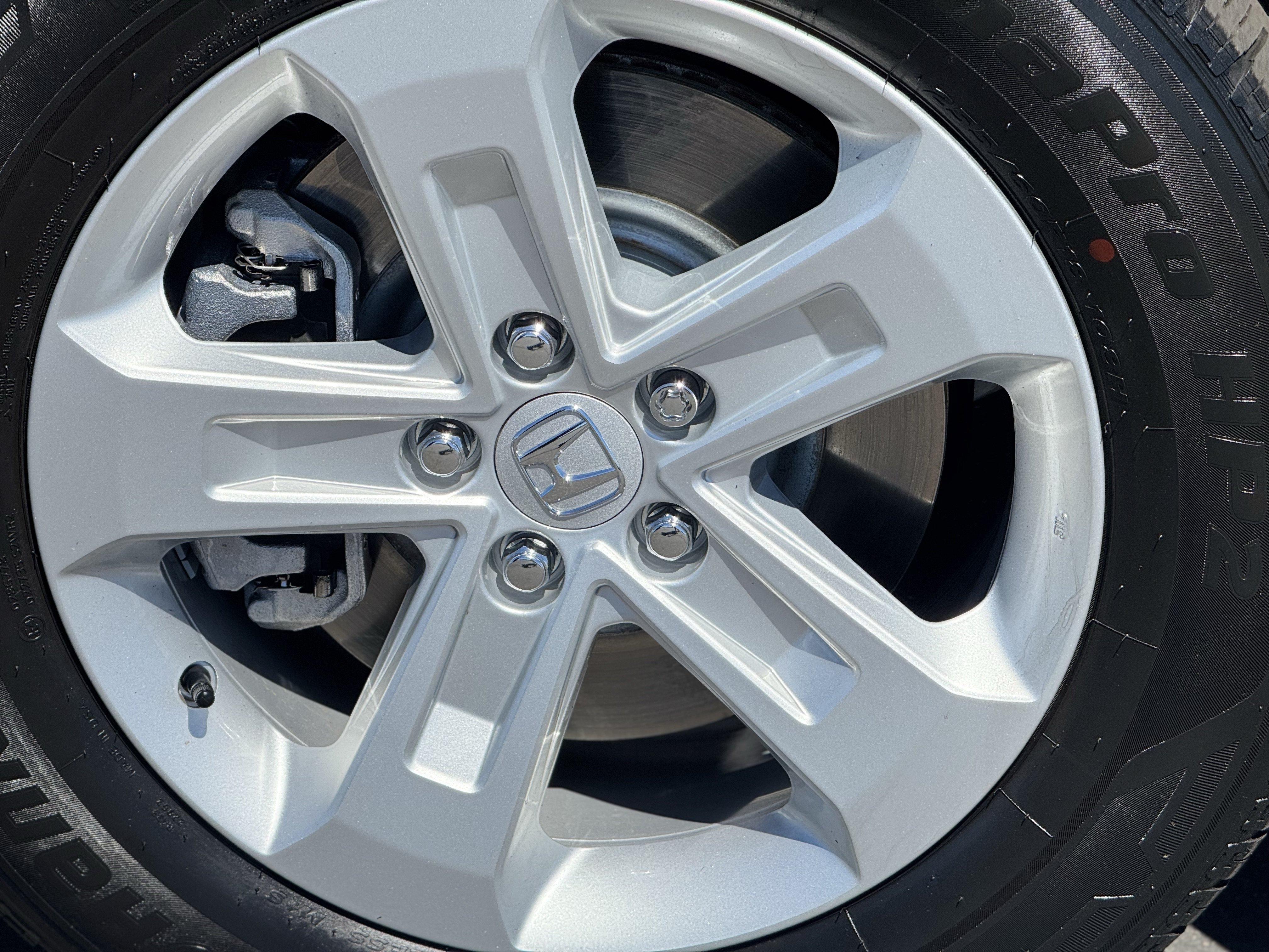 Used 2024 Honda Pilot LX image 8