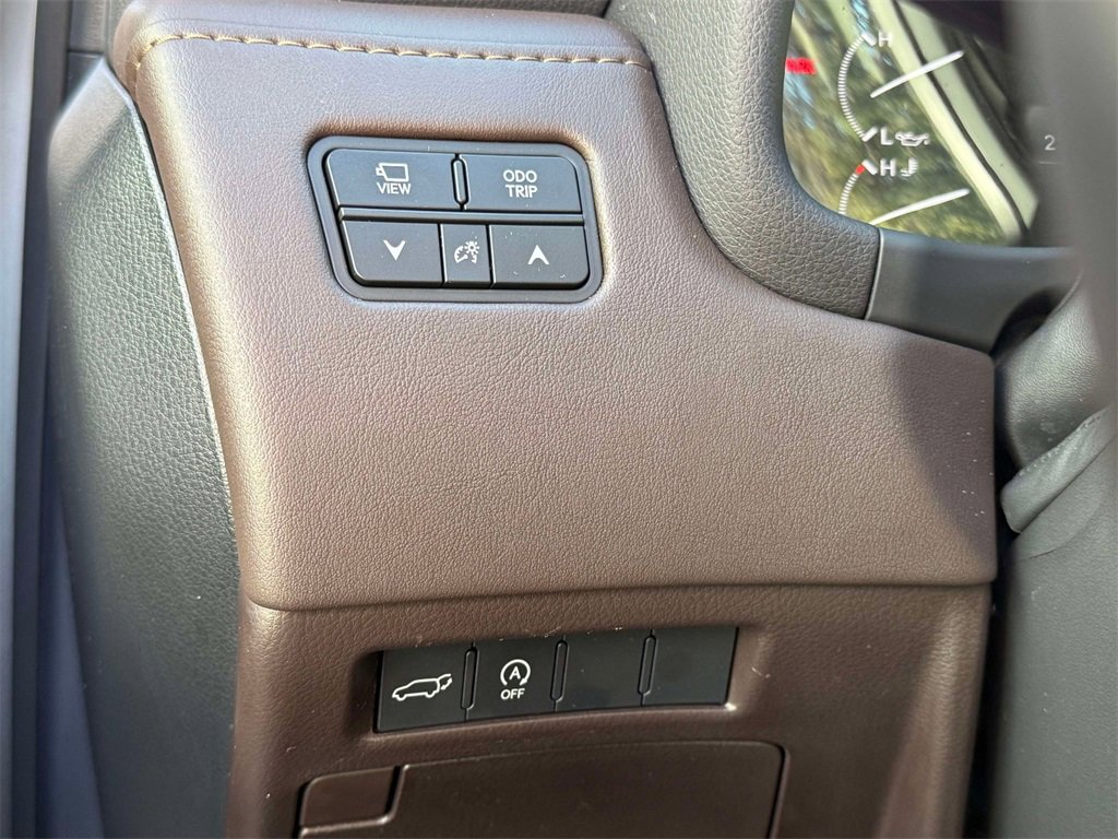 Used 2024 Lexus LX 600 4WD w/ Luxury Package image 31