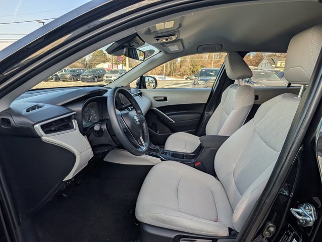 Used 2025 Toyota Corolla Cross LE image 16