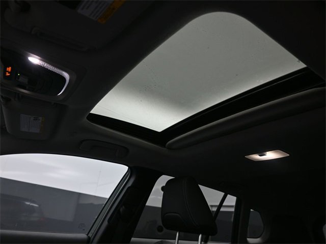 Used 2025 Toyota Corolla Cross XLE image 2