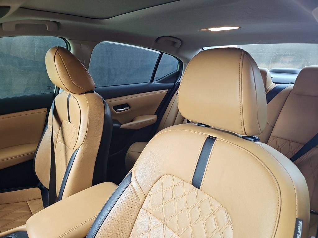 Used 2020 Nissan Sentra SV w/ SV Premium Package FWD image 12
