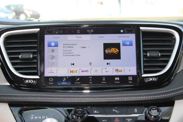 Used 2024 Chrysler Pacifica Limited FWD image 18