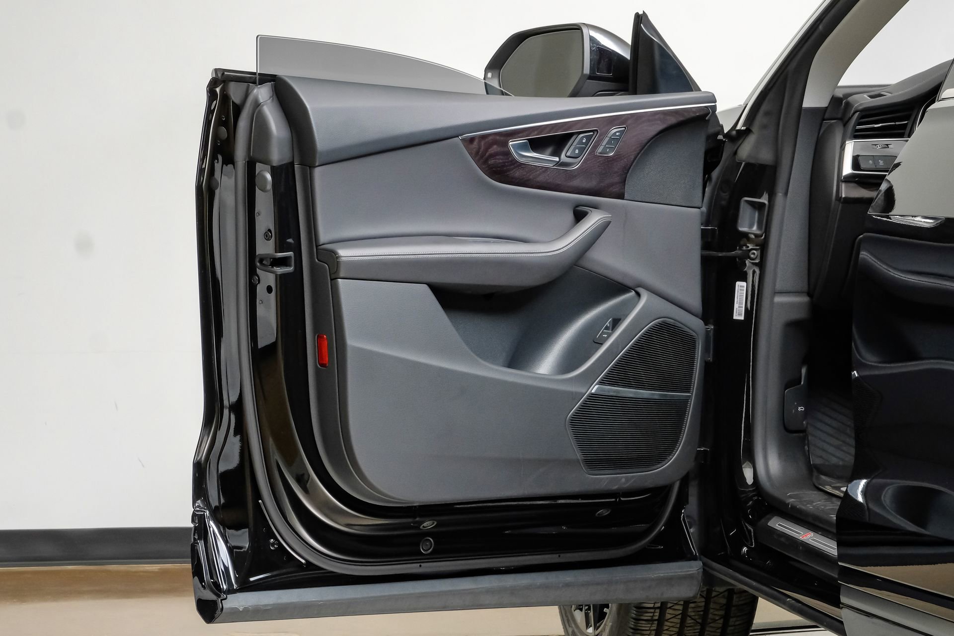 Used 2023 Audi Q8 Premium Plus w/ Premium Plus Package image 45