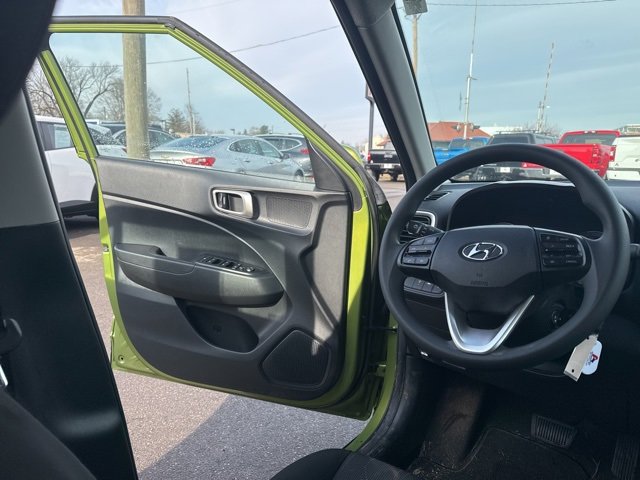 Used 2022 Hyundai Venue SE image 15