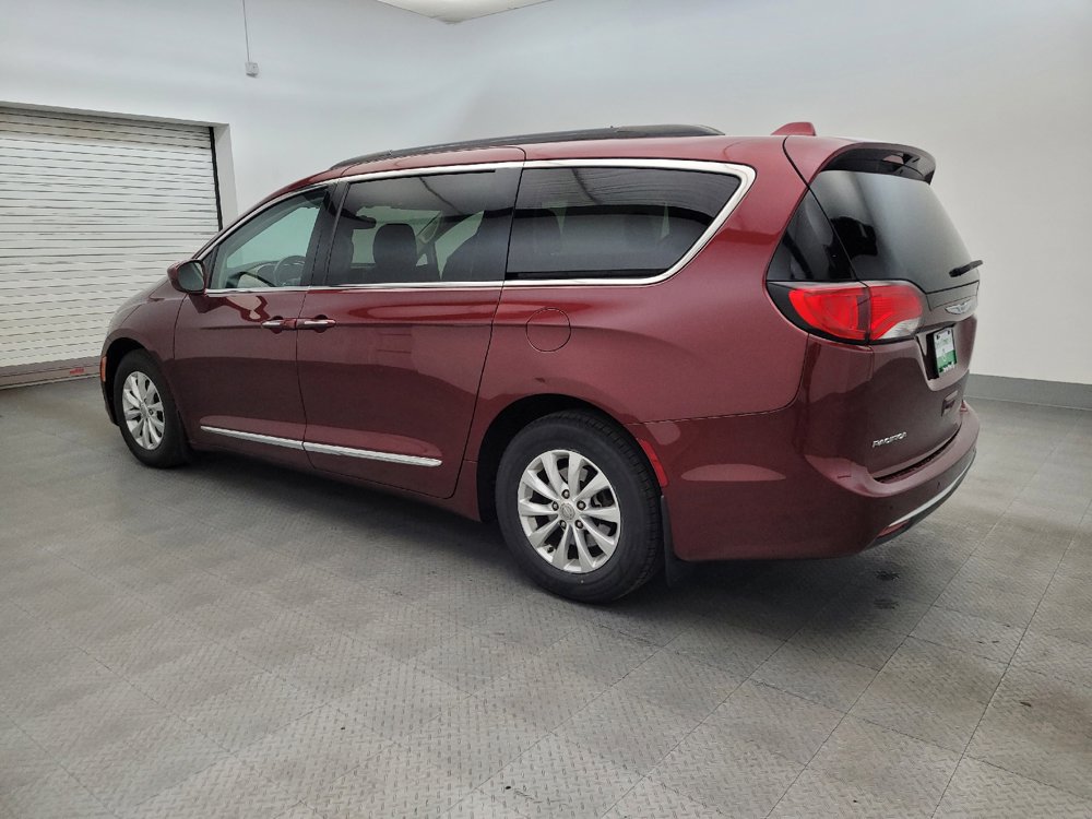 Used 2017 Chrysler Pacifica Touring-L w/ 13 Speaker Alpine Sound Group FWD image 3