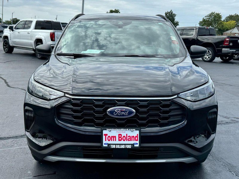 Used 2025 Ford Escape ST-Line w/ Tech Pack #1 AWD/4WD image 9