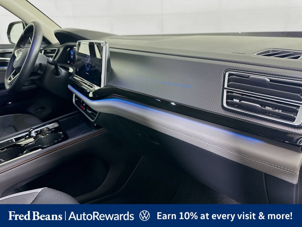 Used 2025 Volkswagen Atlas Peak Edition SE AWD/4WD image 34