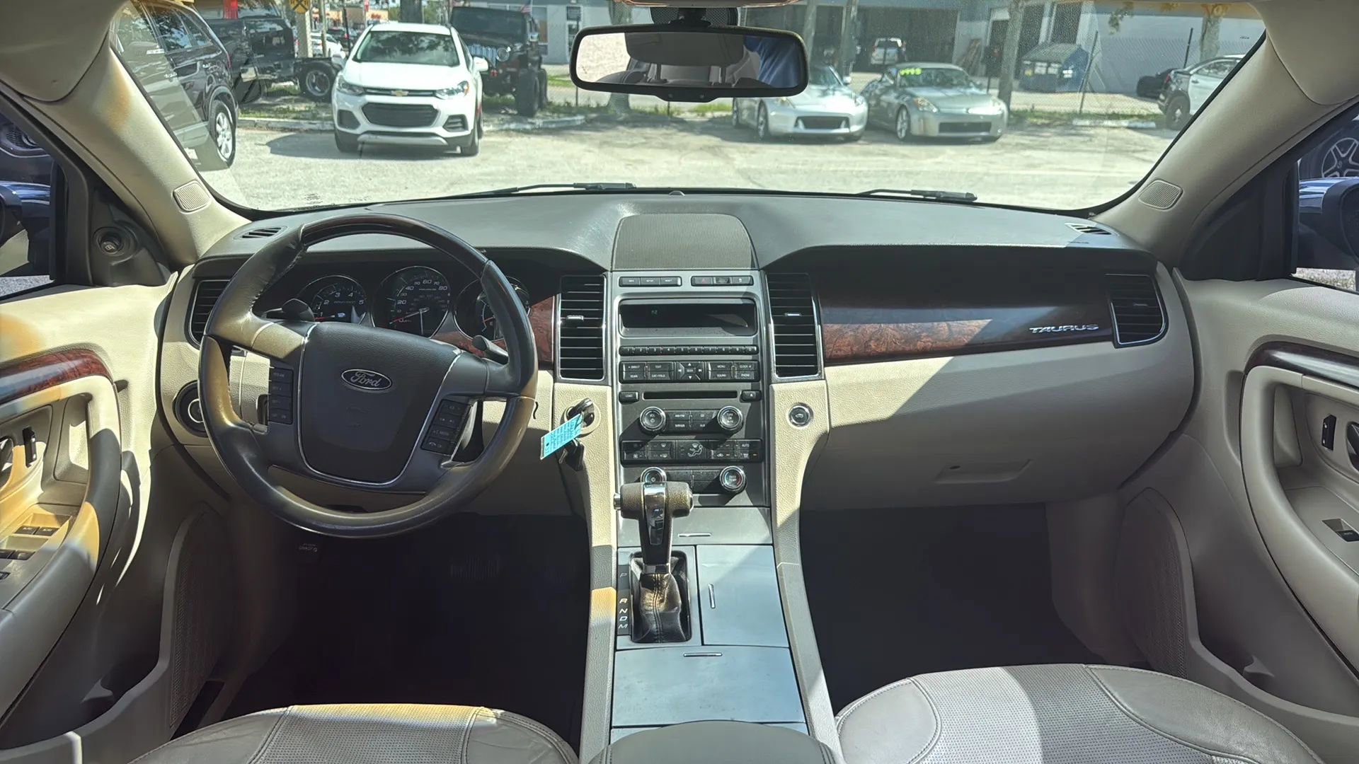 Used 2010 Ford Taurus Limited image 10