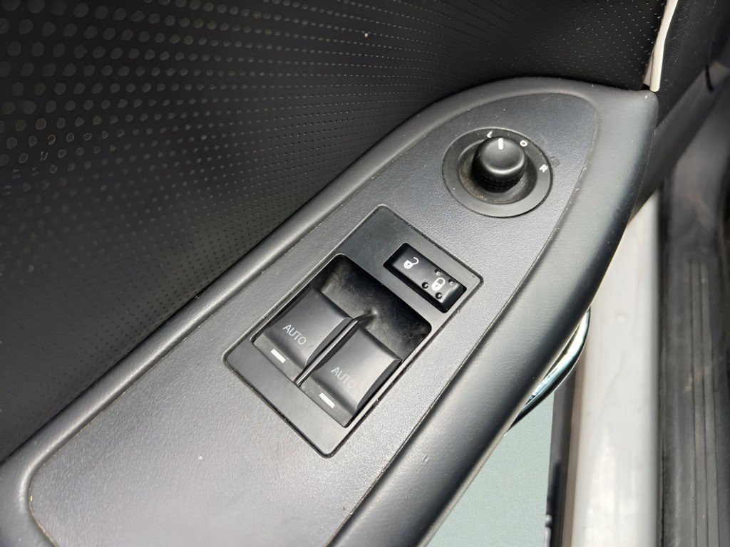 Used 2014 Dodge Challenger R/T RWD image 17