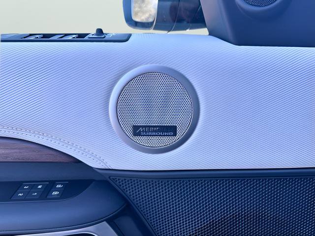 New 2025 Land Rover Discovery Dynamic SE image 14