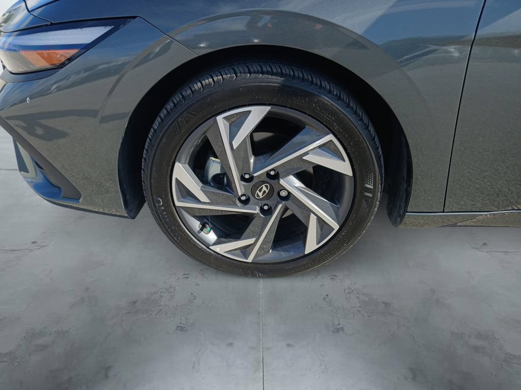 New 2026 Hyundai Elantra Limited FWD image 14