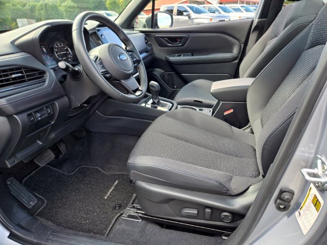 Used 2025 Subaru Forester Premium AWD/4WD image 10