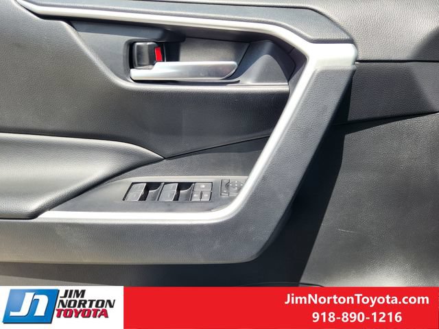 Used 2025 Toyota RAV4 XLE FWD image 24