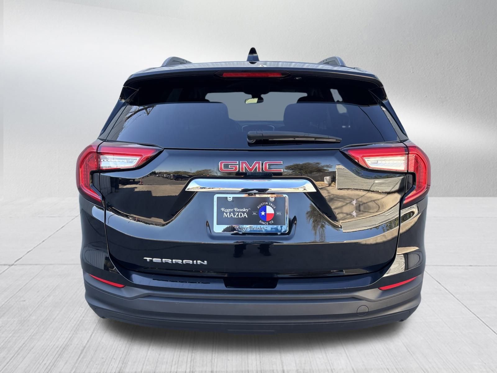 Used 2022 GMC Terrain SLE w/ Driver Convenience Package image 7