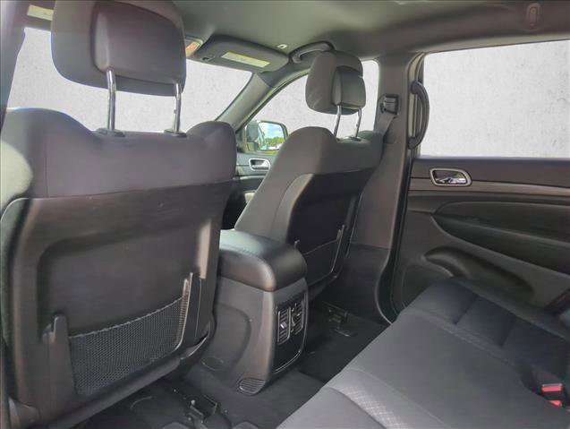 Used 2019 Jeep Grand Cherokee Laredo RWD image 19
