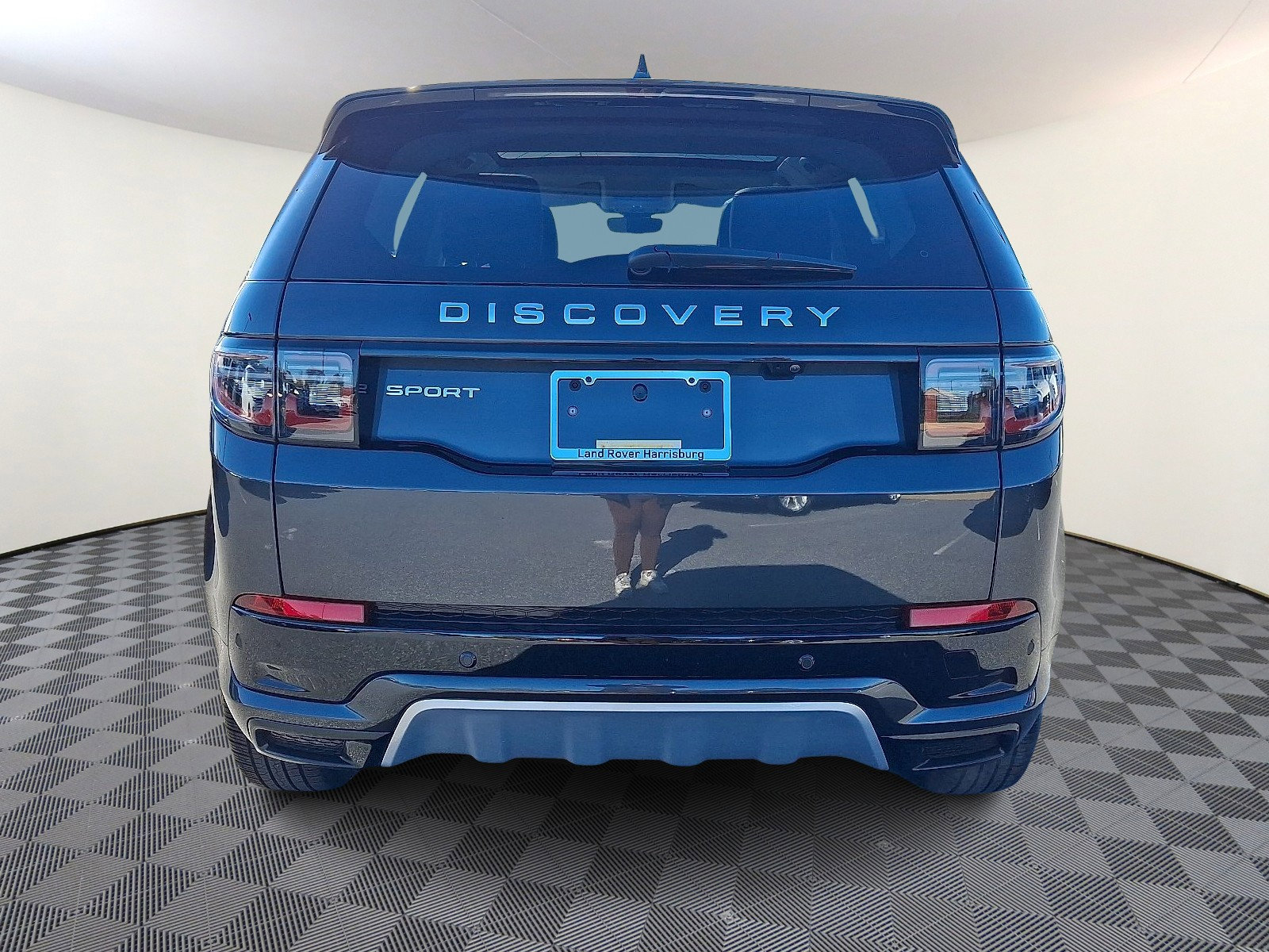 Used 2025 Land Rover Discovery Sport S image 3