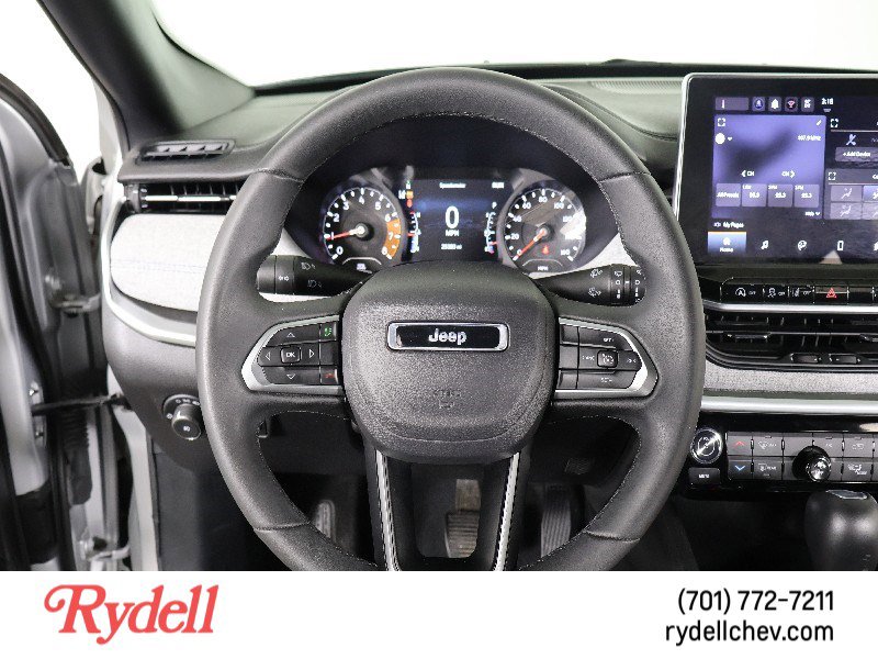 Used 2024 Jeep Compass Latitude image 17