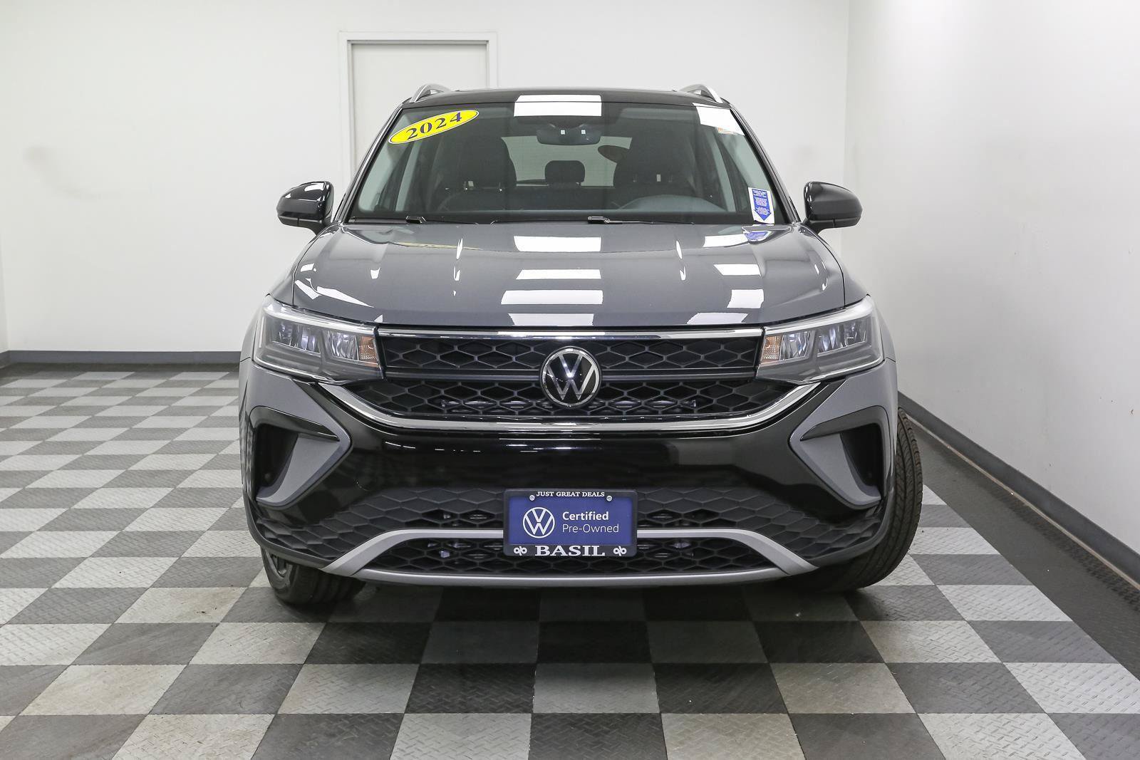 Certified 2024 Volkswagen Taos SE AWD/4WD image 4