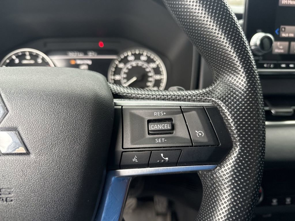 Used 2023 Mitsubishi Outlander ES AWD/4WD image 16
