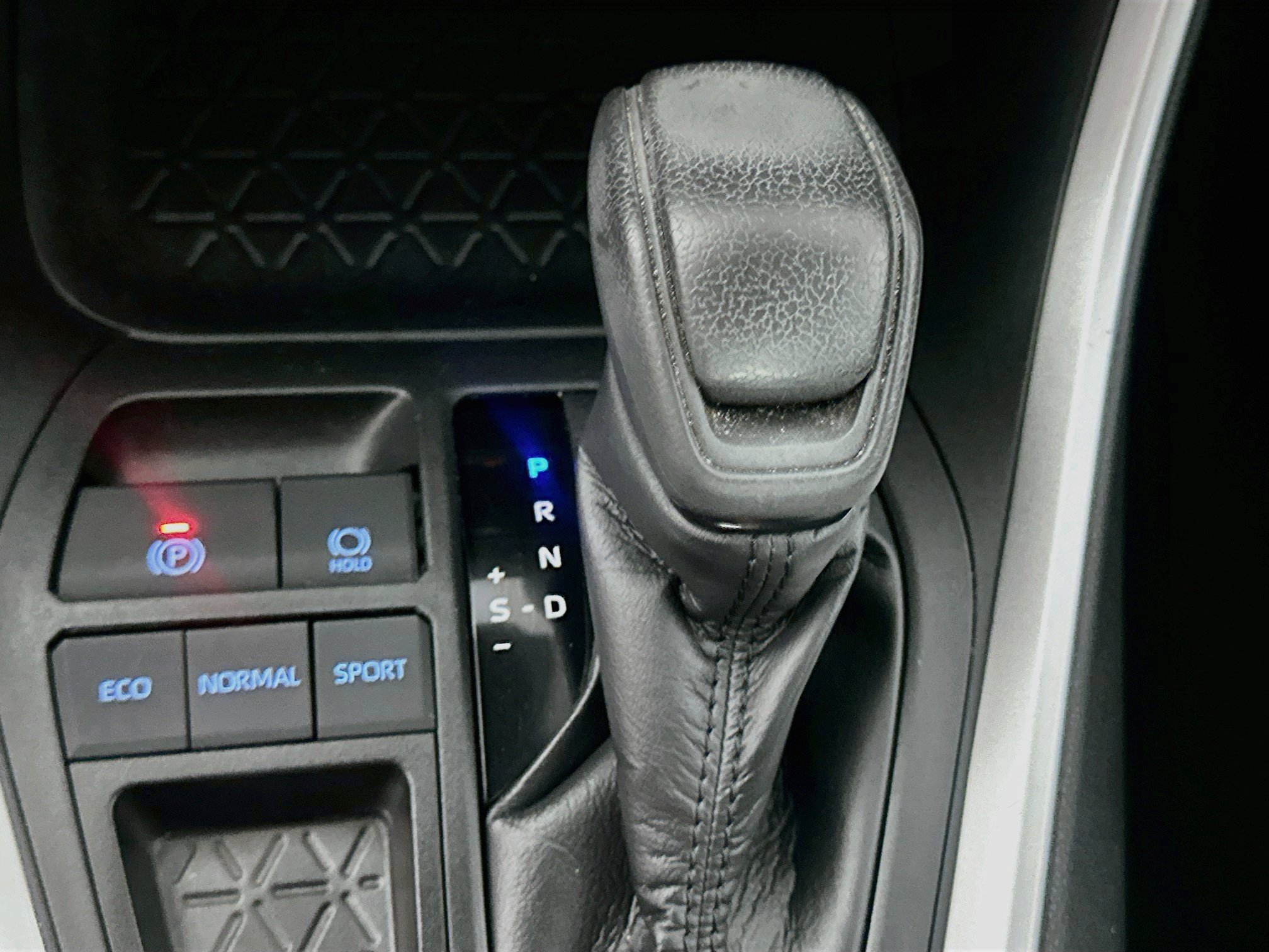 Used 2020 Toyota RAV4 XLE FWD image 24