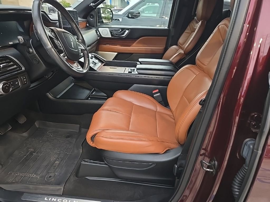 Used 2019 Lincoln Navigator Reserve AWD/4WD image 13