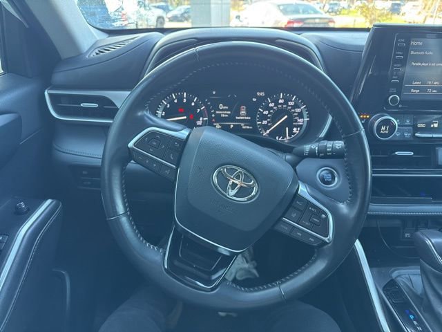 Used 2021 Toyota Highlander XLE AWD/4WD image 14