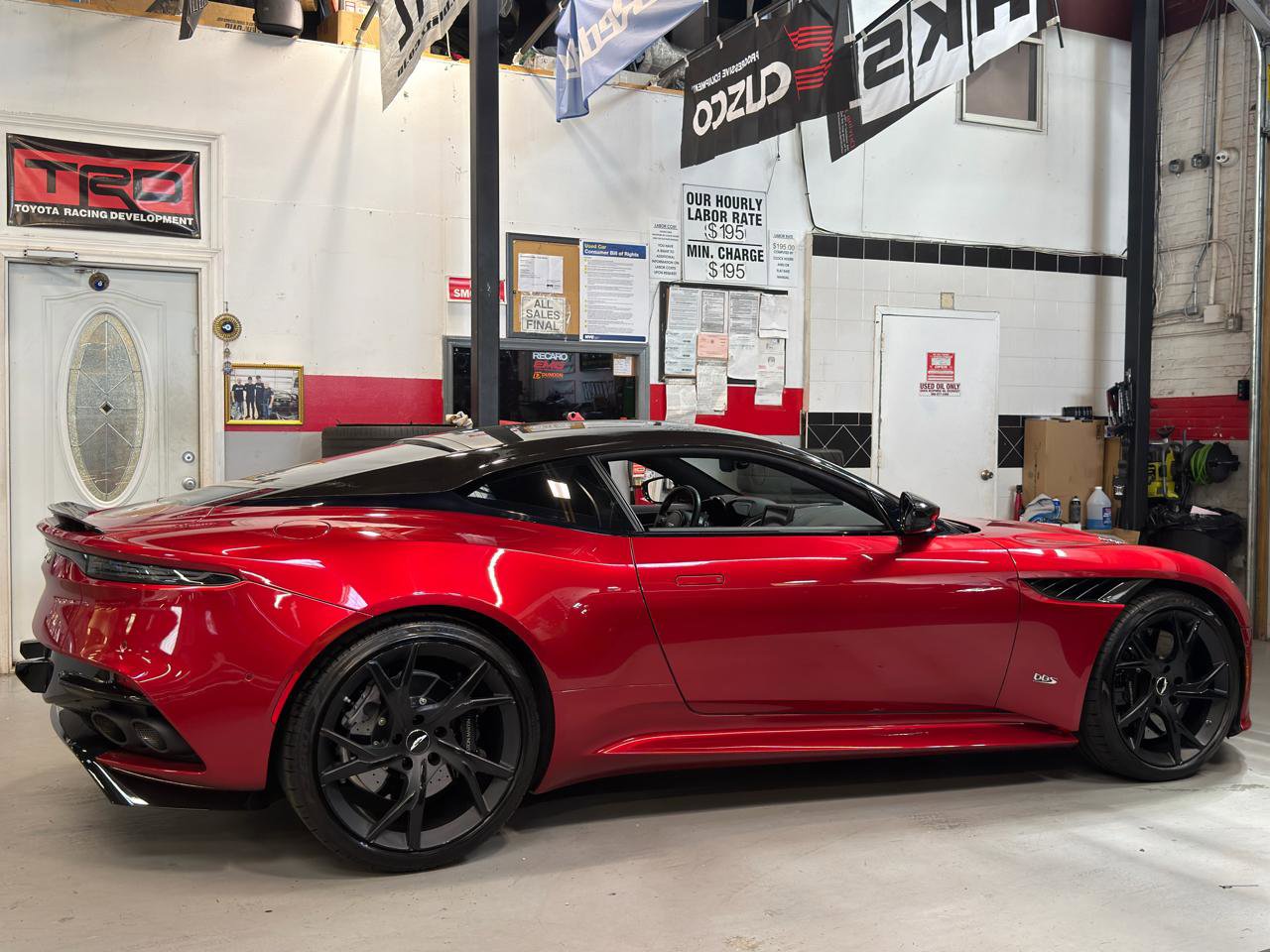 Used 2019 Aston Martin DBS Superleggera RWD image 4