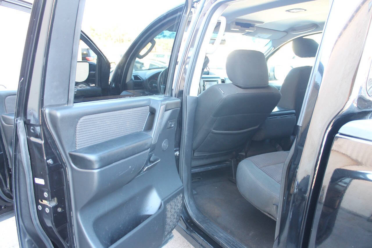 Used 2010 Nissan Titan SE RWD image 21