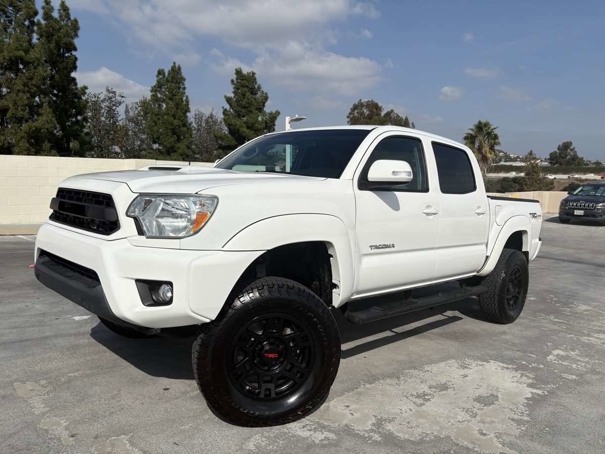 Used 2014 Toyota Tacoma PreRunner image 2