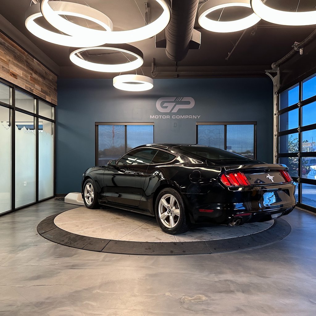 Used 2017 Ford Mustang Coupe image 5