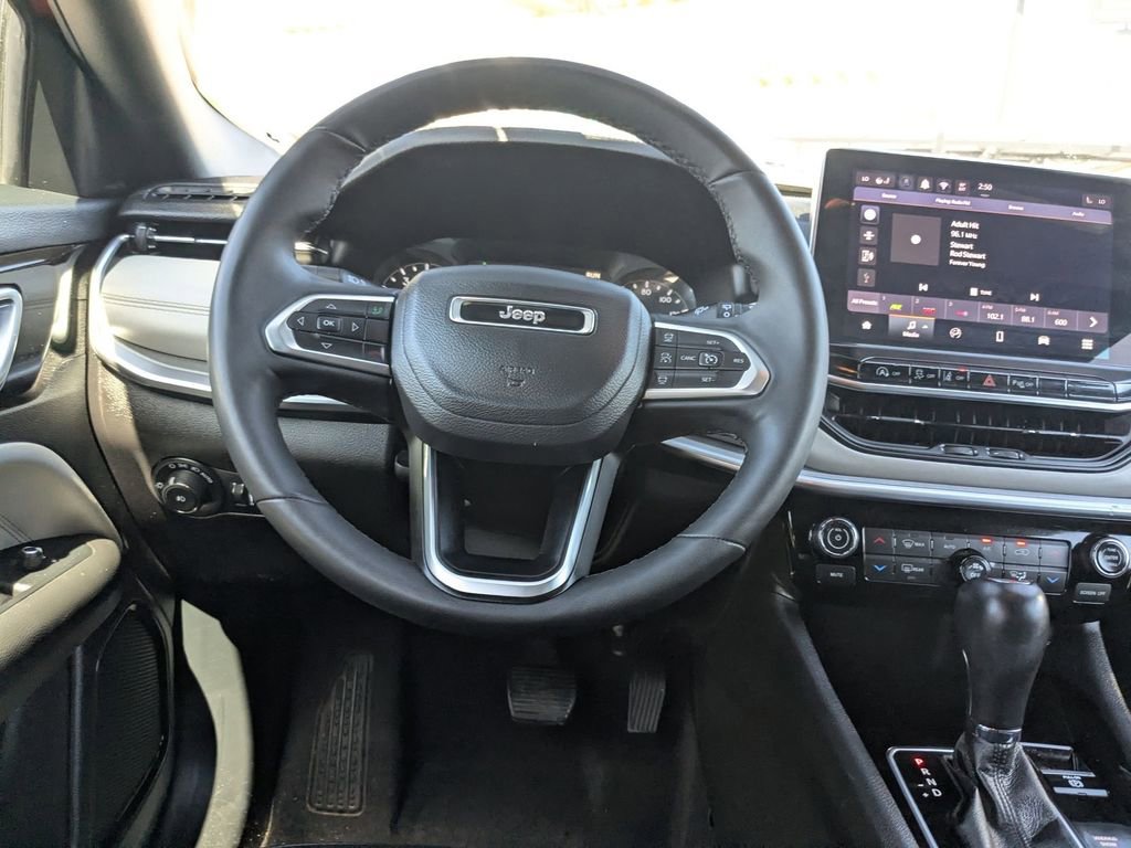 Used 2025 Jeep Compass Limited image 26