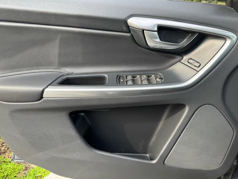 Used 2015 Volvo XC60 T5 Premier w/ Proximity Package FWD image 17