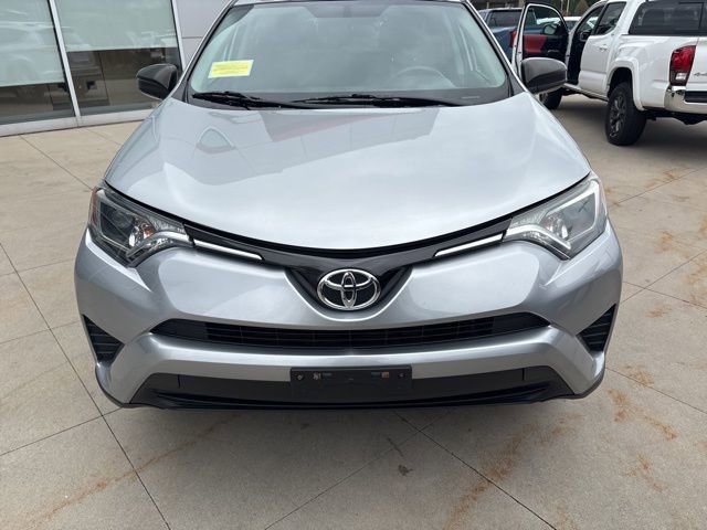 Used 2016 Toyota RAV4 LE AWD/4WD image 2