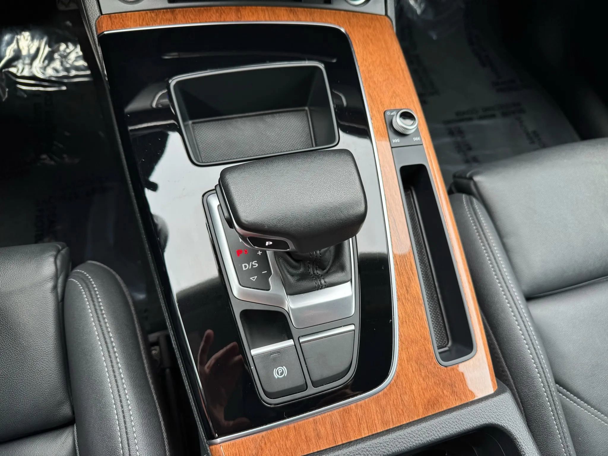 Used 2022 Audi Q5 e Premium w/ Convenience Package image 41