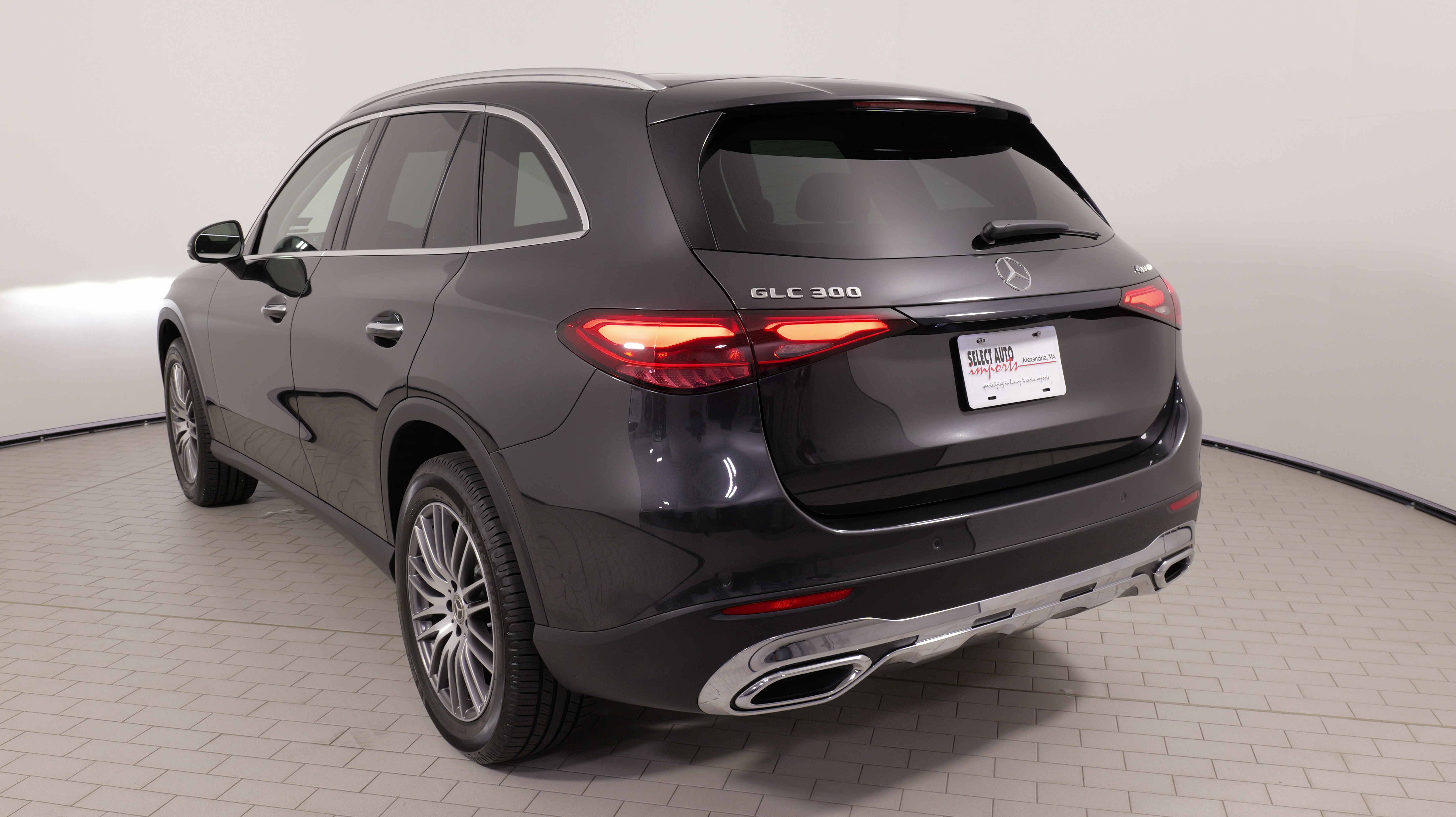Used 2024 Mercedes-Benz GLC 300 4MATIC image 13