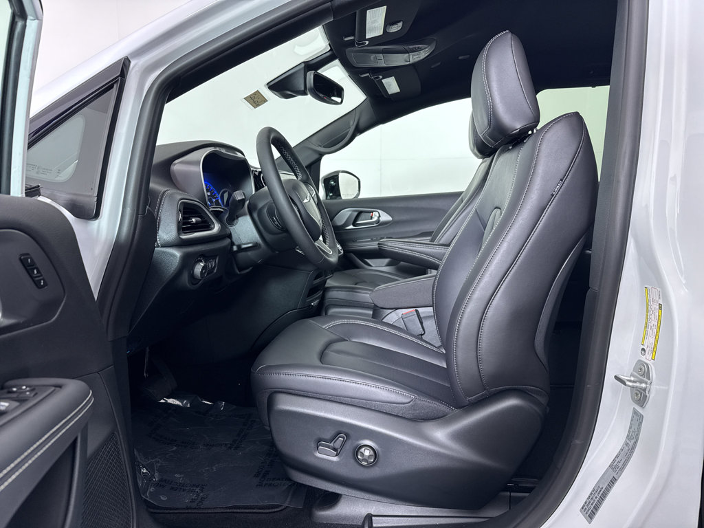 New 2026 Chrysler Pacifica Select image 7