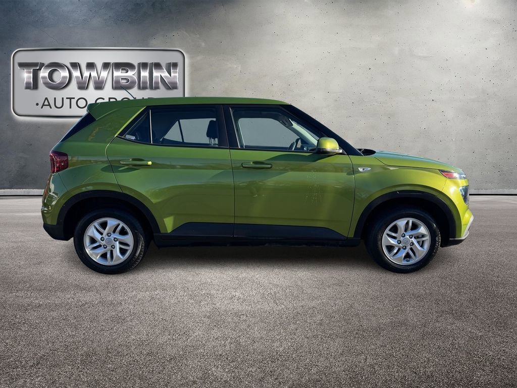 Used 2024 Hyundai Venue SE image 3