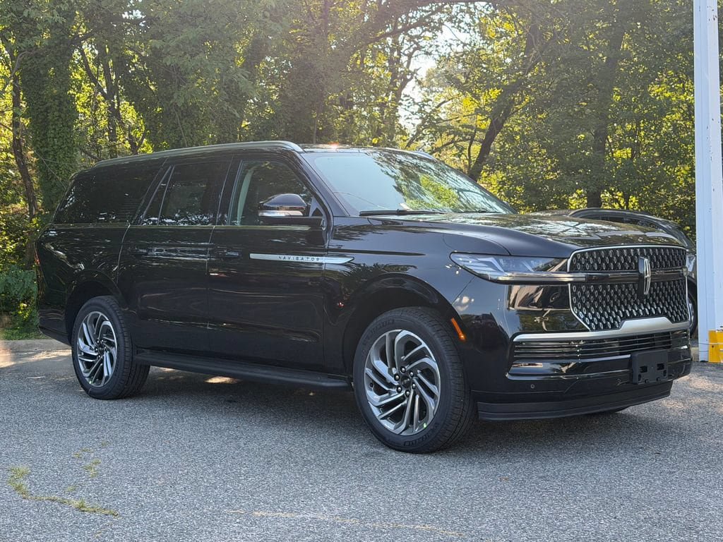 New 2027 Lincoln Navigator L Premier AWD/4WD image 1