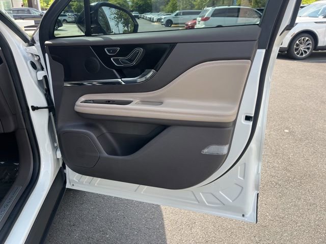 Used 2024 Lincoln Corsair FWD image 23