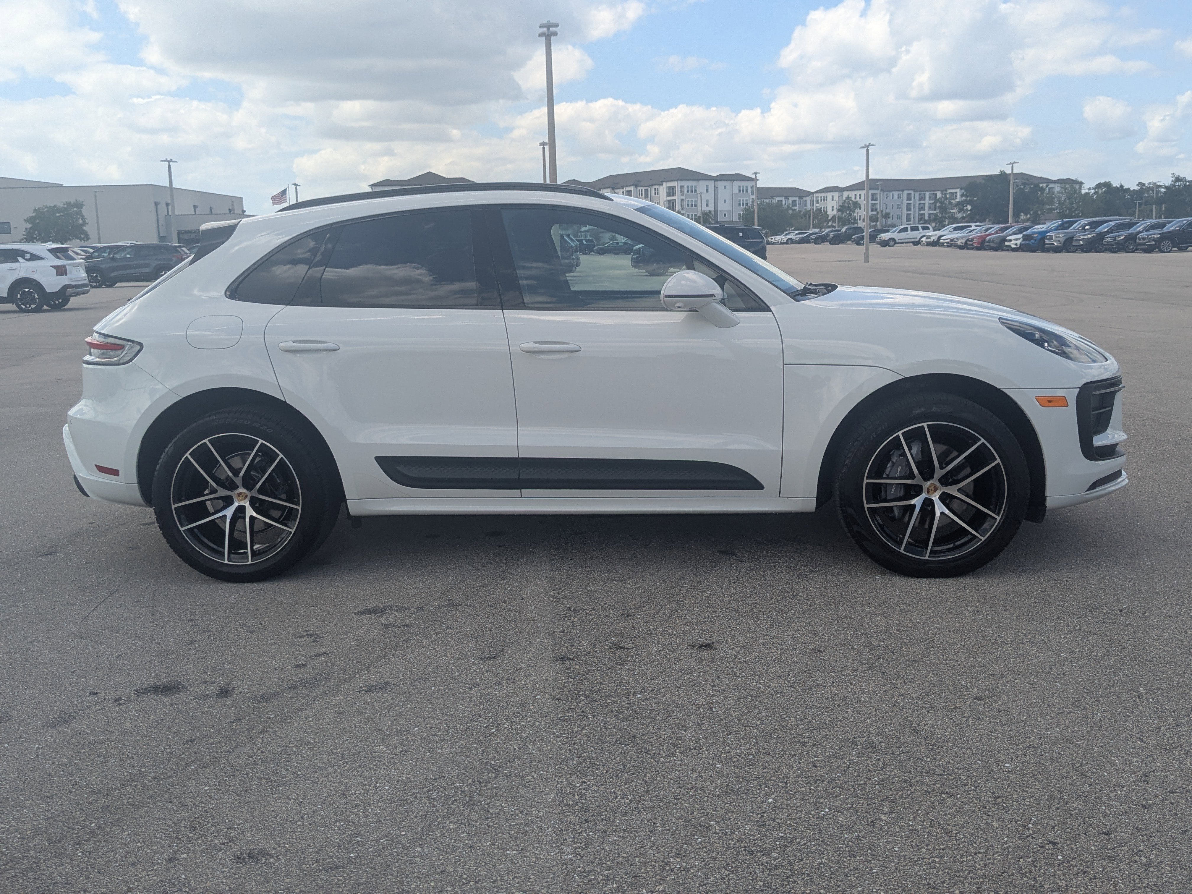 Used 2023 Porsche Macan Turbo image 3