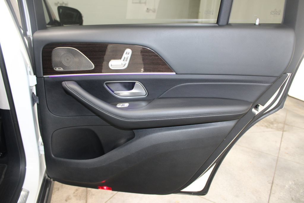 Used 2024 Mercedes-Benz GLS 450 4MATIC image 32