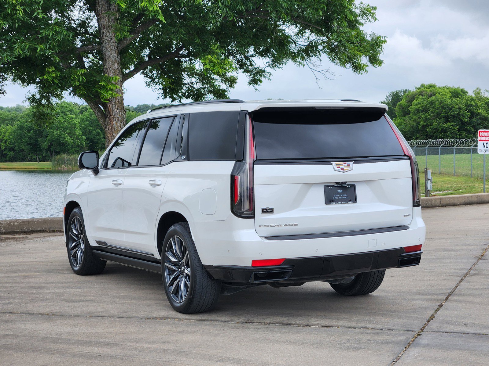 Certified 2023 Cadillac Escalade Sport Platinum w/ LPO, Floor Liner Package AWD/4WD image 4