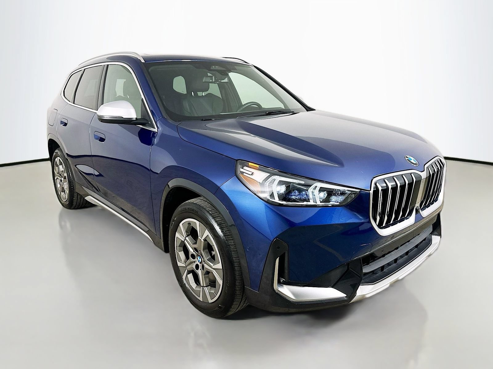 Used 2023 BMW X1 xDrive28i w/ Premium Package AWD/4WD image 3