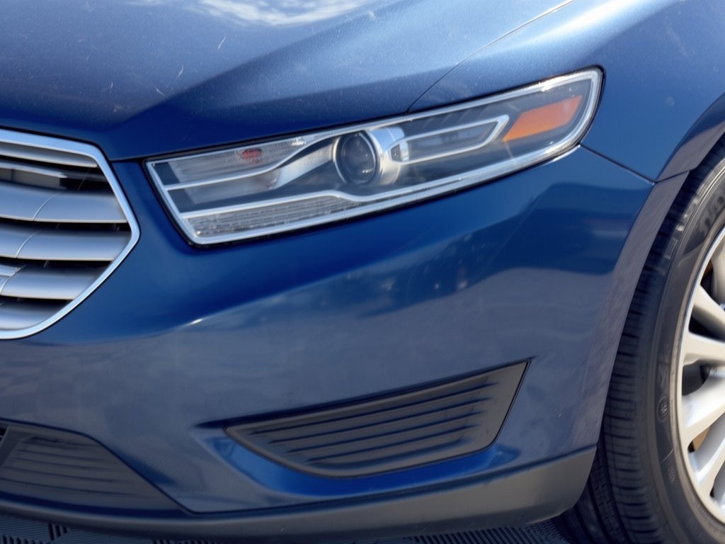 Used 2018 Ford Taurus SE FWD image 12